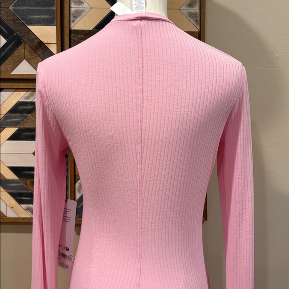ALO Yoga Ribbed Sea Coast Long Sleeve Dress in Sweet Pink size Small NWT - Picture 8 of 9